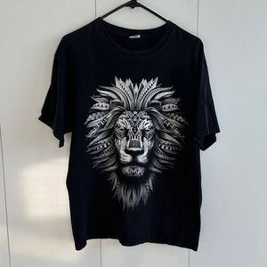 Men's Black Lion Graphic Tee